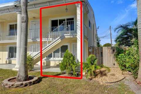 Condo in Fort Lauderdale, Florida, 2 bedrooms  № 1974533 - photo 2