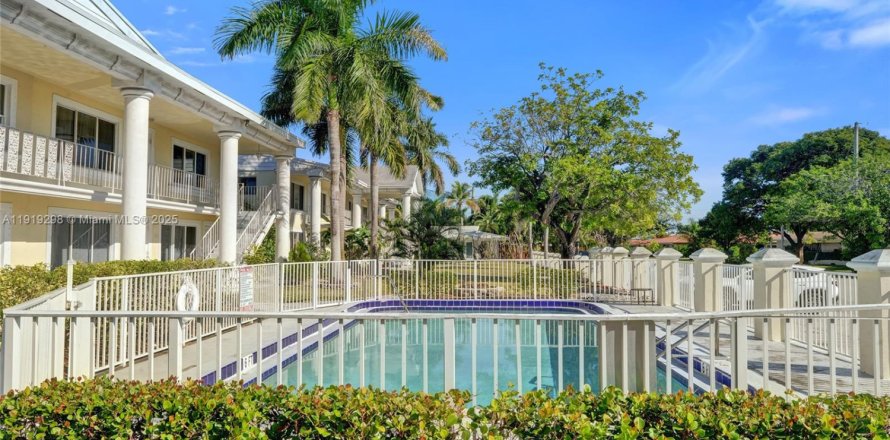 Condo in Fort Lauderdale, Florida, 2 bedrooms  № 1974533