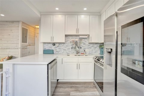 Condo in Fort Lauderdale, Florida, 2 bedrooms  № 1974533 - photo 10