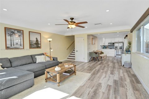 Condo in Fort Lauderdale, Florida, 2 bedrooms  № 1974533 - photo 3