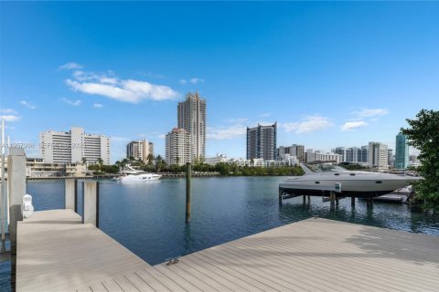 Casa en venta en Miami Beach, Florida, 5 dormitorios, 370.22 m2 № 2025156 - foto 23