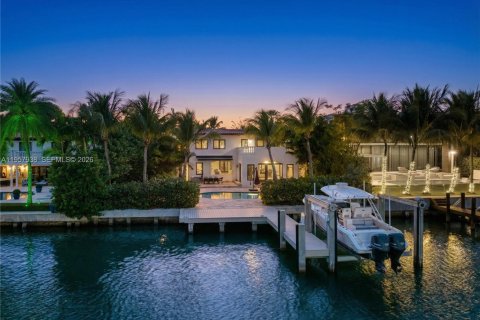 Villa ou maison à Miami Beach, Floride 5 chambres, 370.22 m2 № 2025156