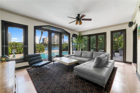 Casa en venta en Miami Beach, Florida, 5 dormitorios, 370.22 m2 № 2025156 - foto 9