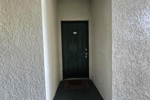 Condo in Tampa, Florida, 2 bedrooms  № 2215082 - photo 9