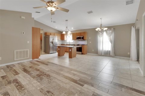 House in Paisley, Florida 2 bedrooms, 131.09 sq.m. № 2396322 - photo 10