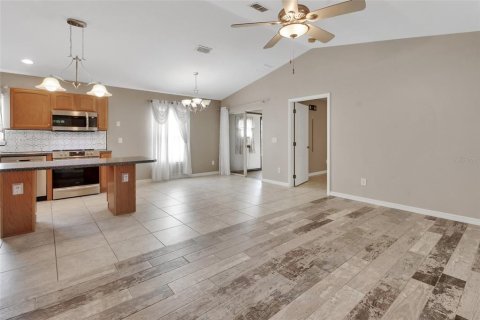 House in Paisley, Florida 2 bedrooms, 131.09 sq.m. № 2396322 - photo 7