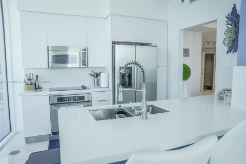 Купить кондоминиум в Майами-Бич, Флорида 2 спальни, 104.79м2, № 1957489 - фото 10