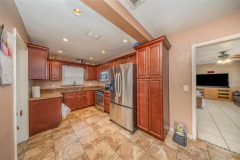 House in Winter Haven, Florida 3 bedrooms, 100.33 sq.m. № 1719007 - photo 12
