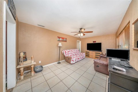 House in Winter Haven, Florida 3 bedrooms, 100.33 sq.m. № 1719007 - photo 7