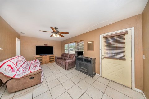 House in Winter Haven, Florida 3 bedrooms, 100.33 sq.m. № 1719007 - photo 8