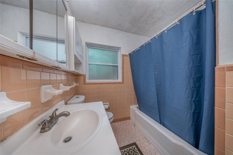 House in Winter Haven, Florida 3 bedrooms, 100.33 sq.m. № 1719007 - photo 16