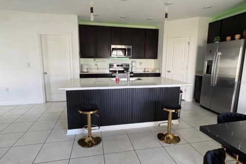 Villa ou maison à louer à Lake Wales, Floride: 4 chambres, 179.39 m2 № 2165890 - photo 2