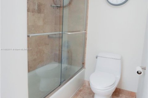 Снять в аренду кондоминиум в Майами-Бич, Флорида 2 спальни, 118.08м2, № 2019498 - фото 18