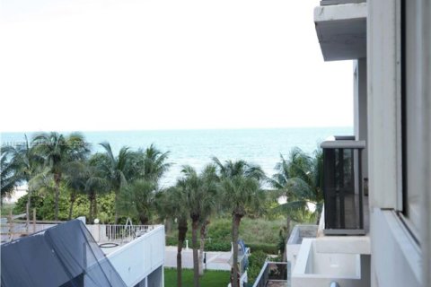 Кондоминиум с 2 спальнями в Майами-Бич, Флорида № 2019498