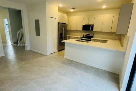 Villa ou maison à louer à Homestead, Floride: 4 chambres, 149.76 m2 № 2084256 - photo 4