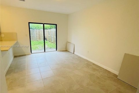 Villa ou maison à louer à Homestead, Floride: 4 chambres, 149.76 m2 № 2084256 - photo 5