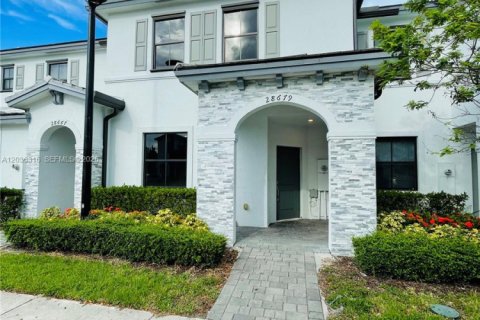 Villa ou maison à louer à Homestead, Floride: 4 chambres, 149.76 m2 № 2084256 - photo 1