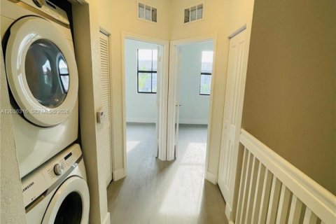 Villa ou maison à louer à Homestead, Floride: 4 chambres, 149.76 m2 № 2084256 - photo 10