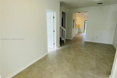 Villa ou maison à louer à Homestead, Floride: 4 chambres, 149.76 m2 № 2084256 - photo 2