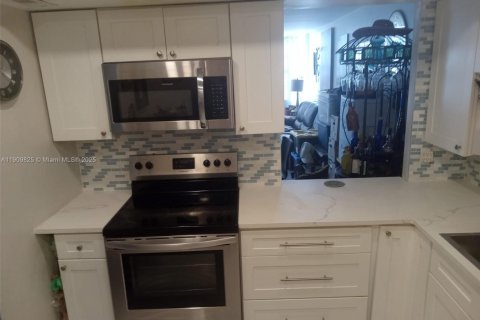 Кондоминиум с 1 спальней в Майами, Флорида № 2053653