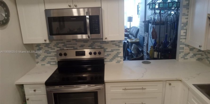 Кондоминиум с 1 спальней в Майами, Флорида № 2053653