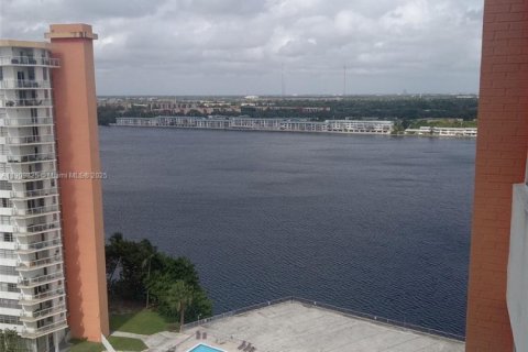 Купить кондоминиум в Майами, Флорида 1 спальня, 79.99м2, № 2053653 - фото 5