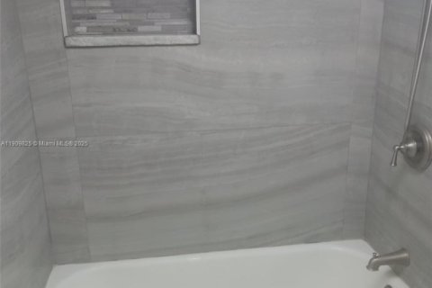 Купить кондоминиум в Майами, Флорида 1 спальня, 79.99м2, № 2053653 - фото 8