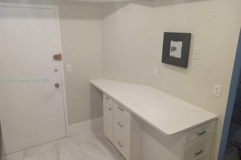 Купить кондоминиум в Майами, Флорида 1 спальня, 79.99м2, № 2053653 - фото 3