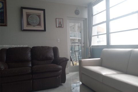 Купить кондоминиум в Майами, Флорида 1 спальня, 79.99м2, № 2053653 - фото 7