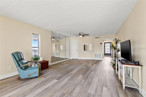 Condo in Seminole, Florida, 2 bedrooms  № 1536603 - photo 11