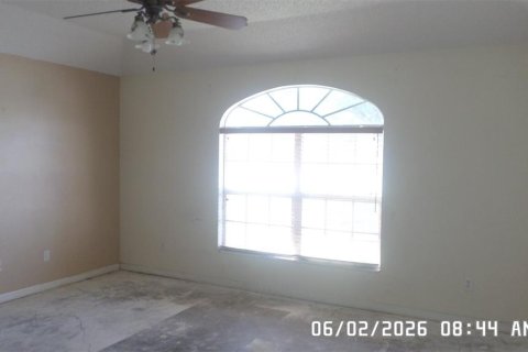 Villa ou maison à vendre à Deltona, Floride: 4 chambres, 199.74 m2 № 2207246 - photo 4