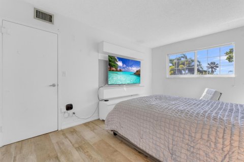 Condo in Fort Lauderdale, Florida, 2 bedrooms  № 2382061 - photo 18