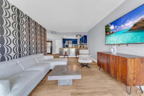 Condo in Fort Lauderdale, Florida, 2 bedrooms  № 2382061 - photo 4