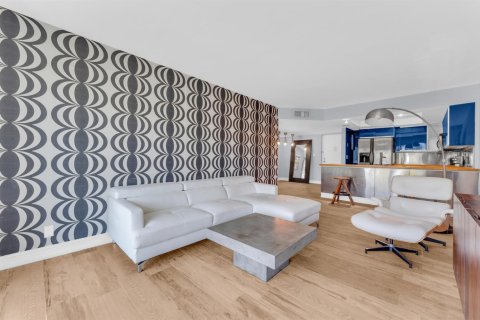 Condo in Fort Lauderdale, Florida, 2 bedrooms  № 2382061 - photo 3