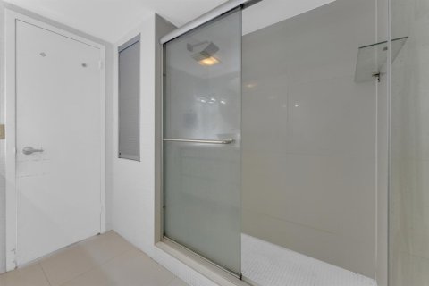 Condo in Fort Lauderdale, Florida, 2 bedrooms  № 2382061 - photo 24
