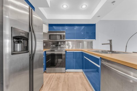 Condo in Fort Lauderdale, Florida, 2 bedrooms  № 2382061 - photo 6