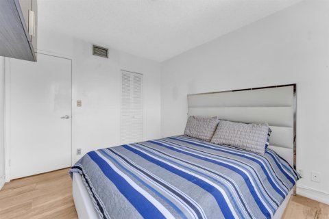 Condo in Fort Lauderdale, Florida, 2 bedrooms  № 2382061 - photo 20