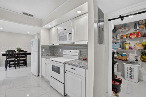 Casa en venta en Homestead, Florida, 4 dormitorios, 157.84 m2 № 2303768 - foto 17
