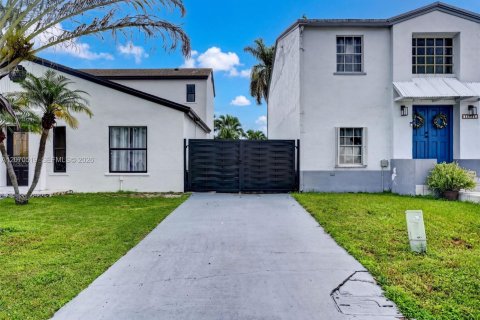 Casa en venta en Homestead, Florida, 4 dormitorios, 157.84 m2 № 2303768 - foto 4