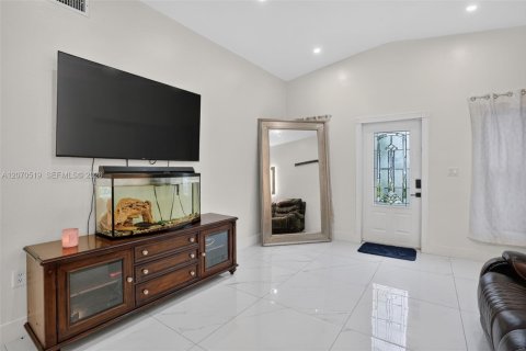Casa en venta en Homestead, Florida, 4 dormitorios, 157.84 m2 № 2303768 - foto 9