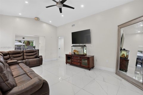 Casa en venta en Homestead, Florida, 4 dormitorios, 157.84 m2 № 2303768 - foto 6