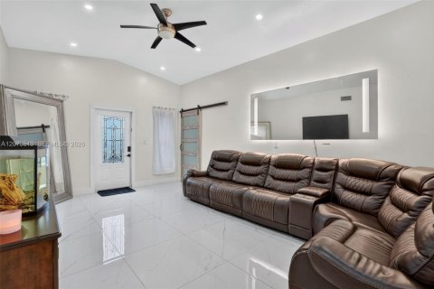 Casa en venta en Homestead, Florida, 4 dormitorios, 157.84 m2 № 2303768 - foto 8