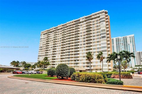 Copropriété à louer à Hallandale Beach, Floride: 50.63 m2 № 1971212 - photo 21