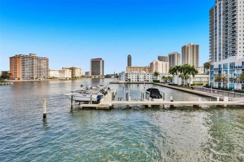 Copropriété à louer à Hallandale Beach, Floride: 50.63 m2 № 1971212 - photo 17