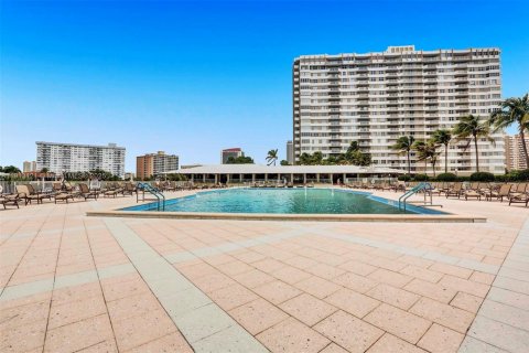 Copropriété à louer à Hallandale Beach, Floride: 50.63 m2 № 1971212 - photo 13