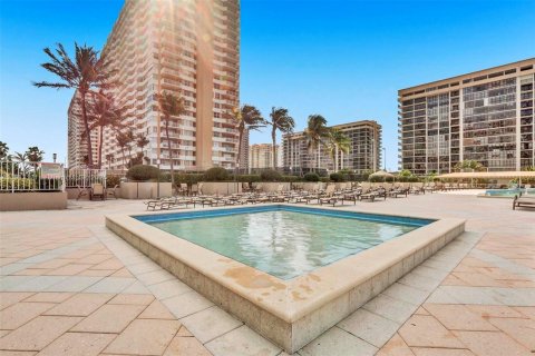 Copropriété à louer à Hallandale Beach, Floride: 50.63 m2 № 1971212 - photo 12