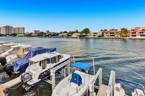 Copropriété à louer à Hallandale Beach, Floride: 50.63 m2 № 1971212 - photo 1