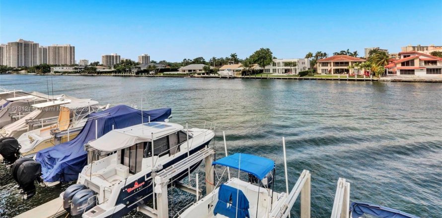 Studio à Condo à Hallandale Beach, Floride № 1971212