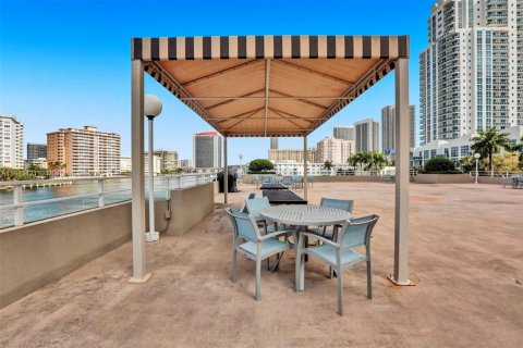 Copropriété à louer à Hallandale Beach, Floride: 50.63 m2 № 1971212 - photo 18