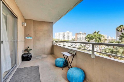 Copropriété à louer à Hallandale Beach, Floride: 50.63 m2 № 1971212 - photo 10